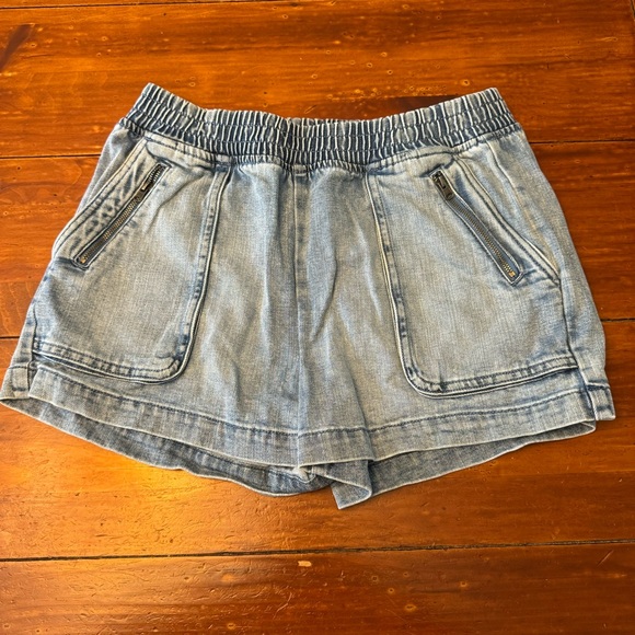 Aerie Boardwalk Short in Light Wash Denim Color Womens Size Medium - Picture 2 of 9